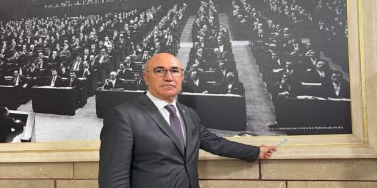 "Tahrifat, hazıra konma, yasama üzerinde yürütme gölgesi, ne derseniz deyin hepsi var!" CHP'li Mahmut Tanal duyurdu:  TBMM’ye ait fotoya iletişim Başkanlığı’nın adını yazdılar!