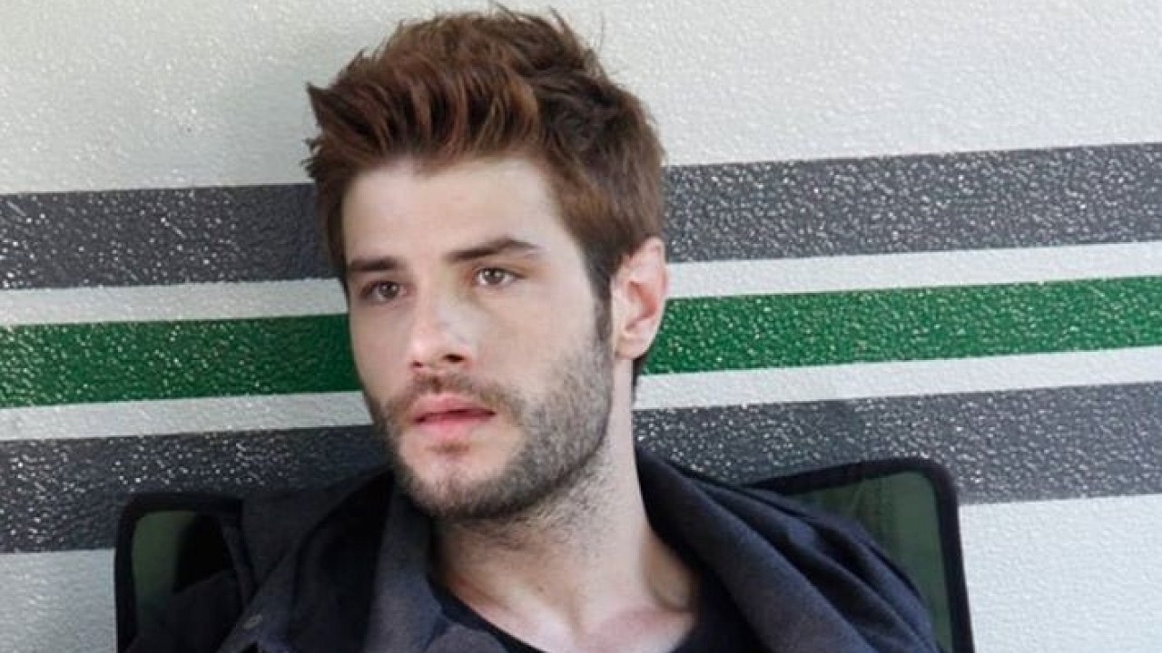 Oyuncu Berk Cankat'tan kadın cinayetleri tepkisi! '2021’in yarısı olmadan 182 kadın katledilmiş, siz hala pişkin pişkin...'