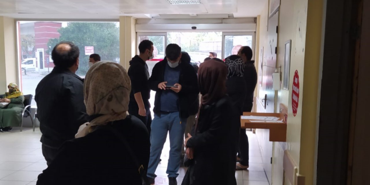 muhtemelen koronavirüs olmayanlarda oldu, Koronavirüs şüphesiydiler, hep birlikte kuyrukta e-imza beklediler,