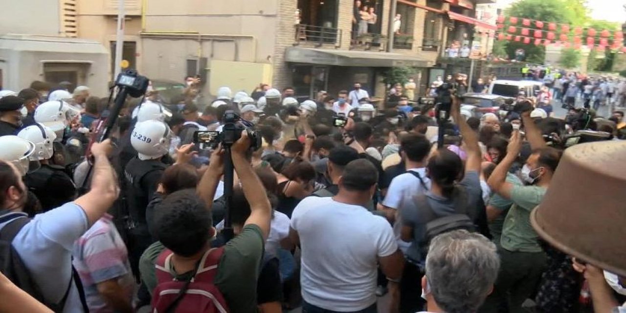 HDP’nin açıklamasından sonra dağılmayan gruba polis müdahalesi! Önce anons sonra biber gazı...