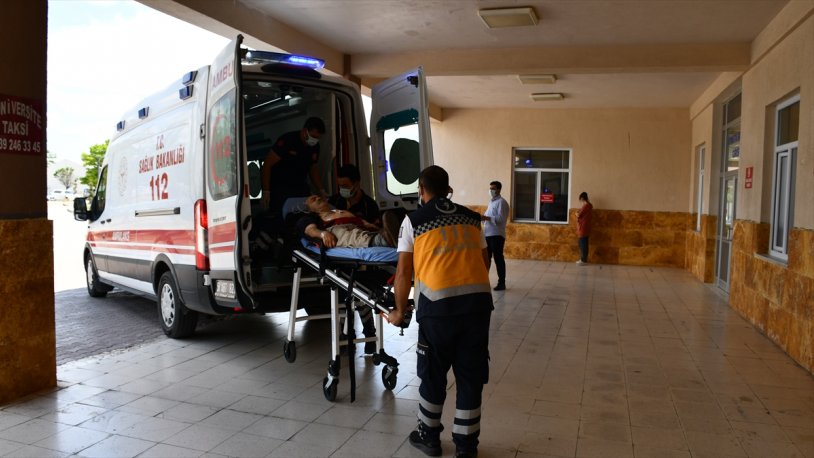 İmam köstebekler için kurduğu tuzakta yaralandı