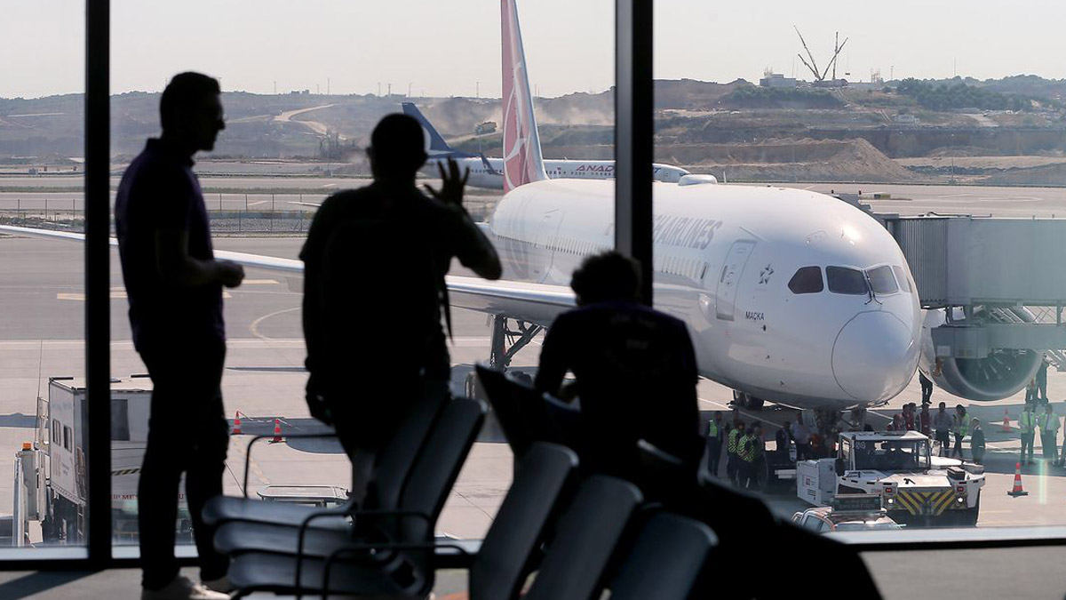 Türkiye’ye uçuşları yeniden başlatmışlardı... Ülkede koronavirüs vakaları fırladı