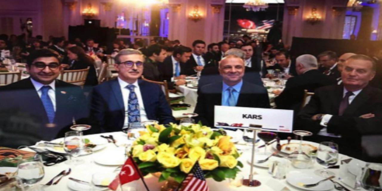 "Paramount Otel Türkiye’nin Yeni Susurluk’u" dedi ve... CHP'li Ali Mahir Başarır o görüntüyü paylaştı! Savunma Sanayi Başkanı İsmail Demir Sezgin Baran Korkmaz ile aynı masada!