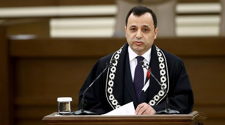 AYM Başkanı Zühtü Arslan'dan 'hukuk dışı arayış' mesajı