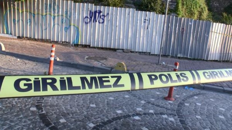 Güngören'de 4 katlı binanın balkonu çöktü