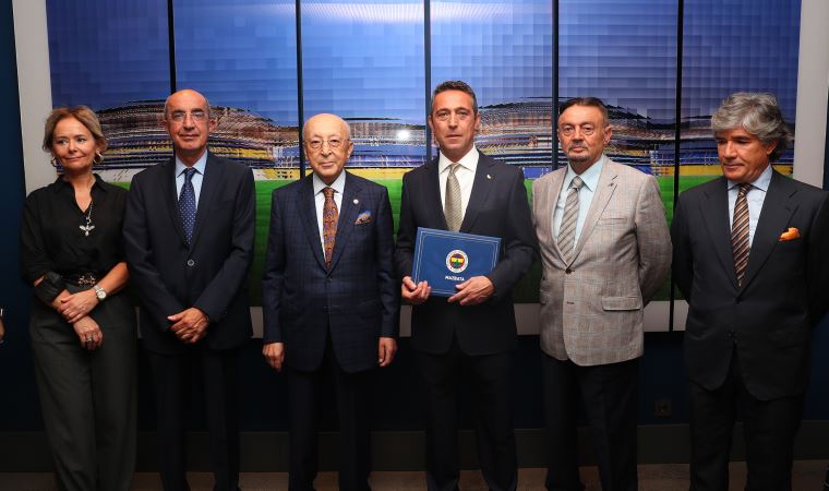 Yeniden seçildi! Fenerbahçe'de Ali Koç mazbatasını aldı