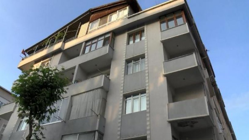 İstanbul'daki depremde hasar alan bina için yıkım kararı