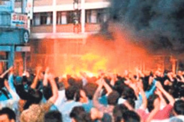 Madımak Oteli katliamının 27'nci yılı! CHP'li belediye anma, AKP'li belediye kutlama yapacak