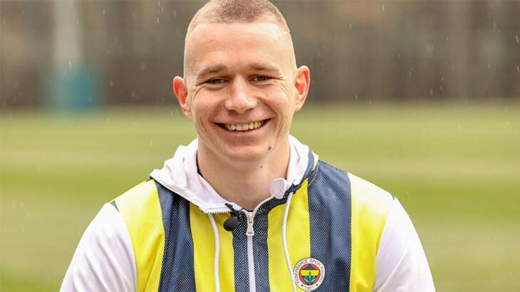 Fenerbahçe'den ayrılacağı öne sürülmüştü... Szalai'den flaş açıklama