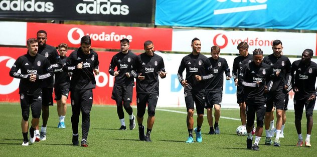 Beşiktaş ile yolları ayrılacak futbolcular belli oldu