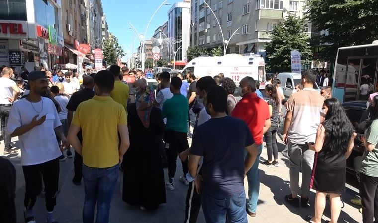 Sokak ortasında dehşet! 17 yaşındaki genç, caddede yürürken silahlı saldırıya uğradı