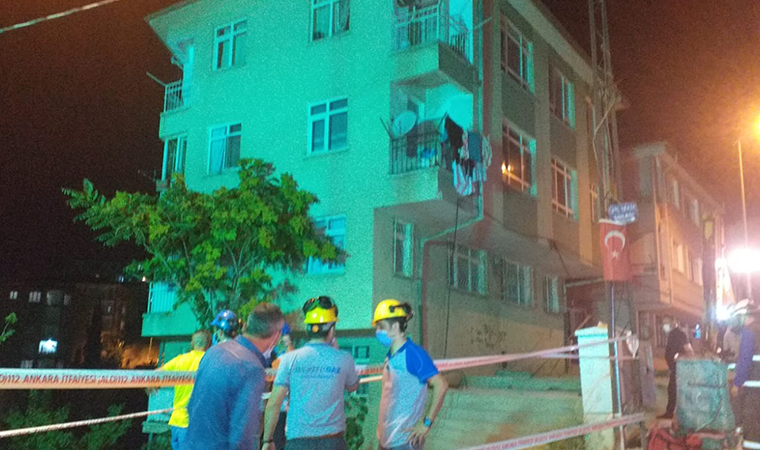 Çankaya'da binanın temeli kaydı; 5 bina tahliye edildi!