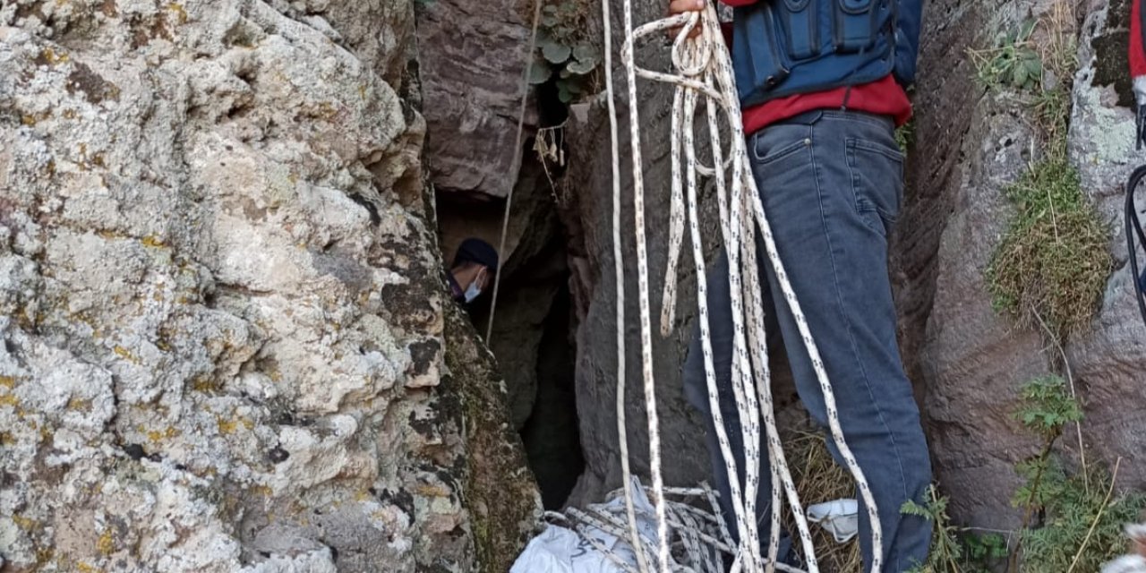 Manisa'da, kaçak kazı yapan 4 şüpheliye suçüstü