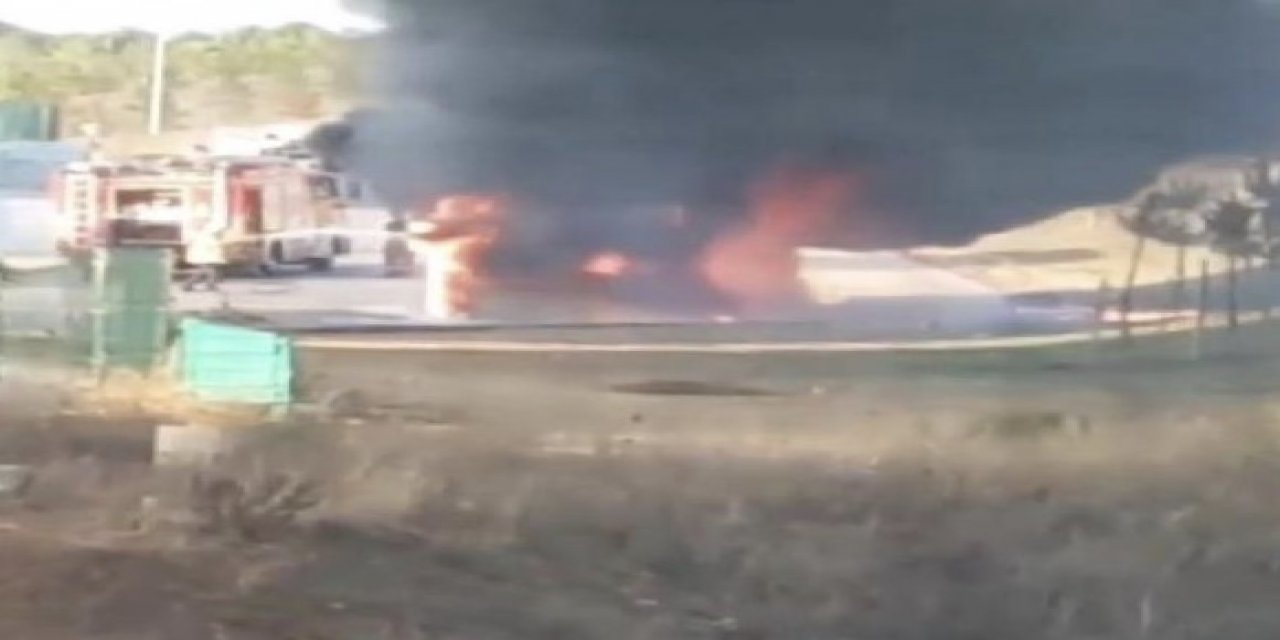 Tuzla'da özel halk otobüsü alev alev yandı