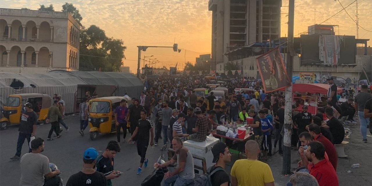 Komşuda ortalık karıştı! Halk sokağa indi...