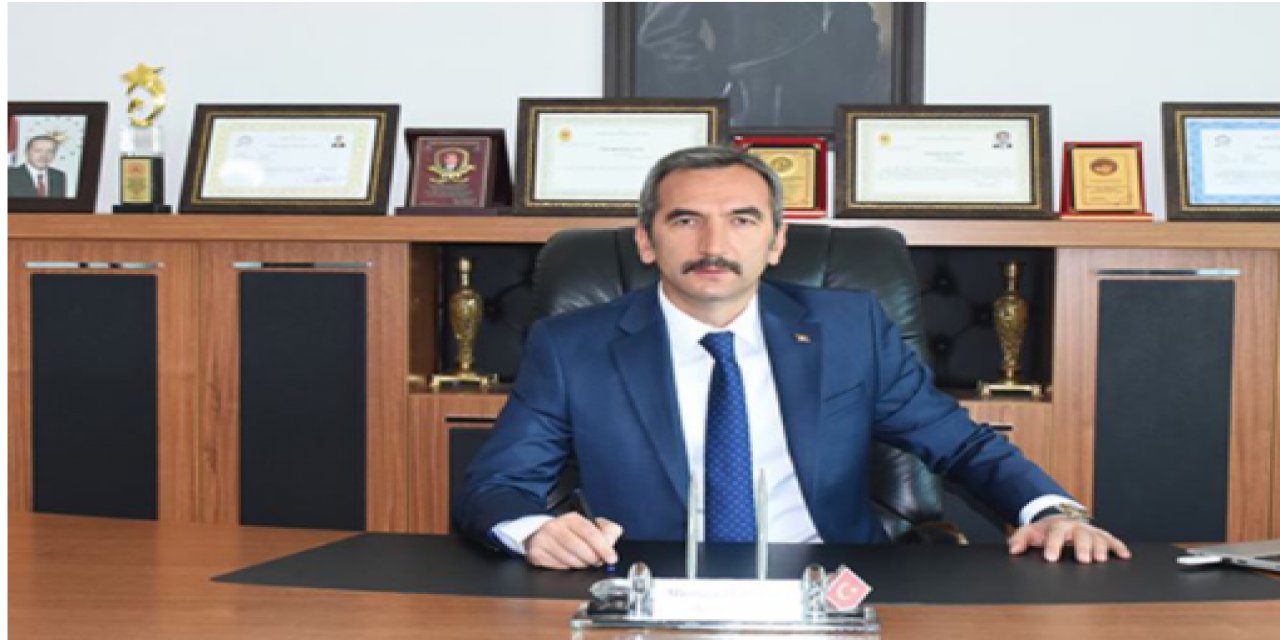 "İyi niyetten uzak" Kayyum kaymakam "Tiyatro eğitmenini" "garson" olarak atadı!