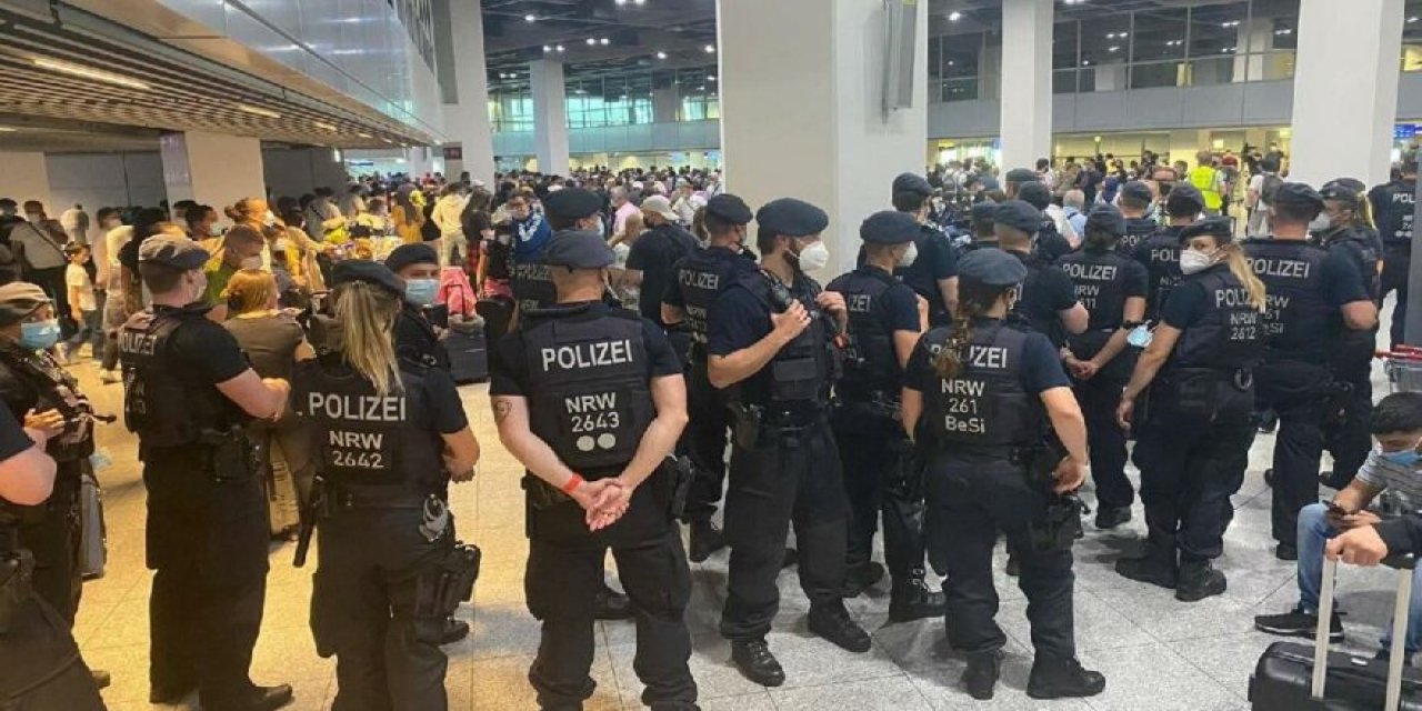 Türkiye’ye uçuşlar durduruldu!  Almanya’da Türk yolculara polis müdahalesi!