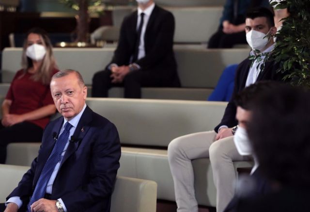 Erdoğan 'Üniversiteler özgür' demişti... Akademisyenlerden o sözlere tepki! 'Akıl ile dalga geçmektir'