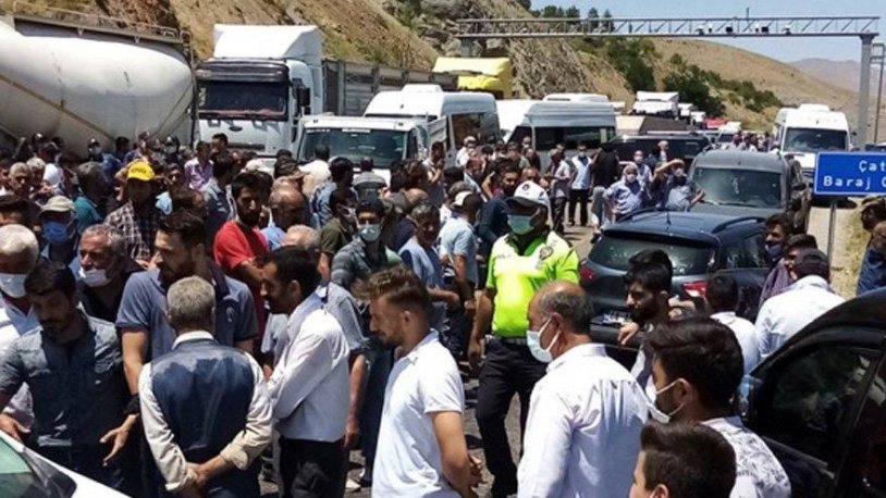 Üreticinin derdine yenileri eklendi; AKP encümeni üretici isyan etti! 'Elinizi ekmeğimizden çekin, ekmeğimizle oynamayın'