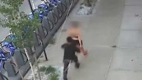 Sokak ortasında dehşet anbean kameralara yansıdı! Yolda yürüyen kadına tecavüz etmeye çalıştı