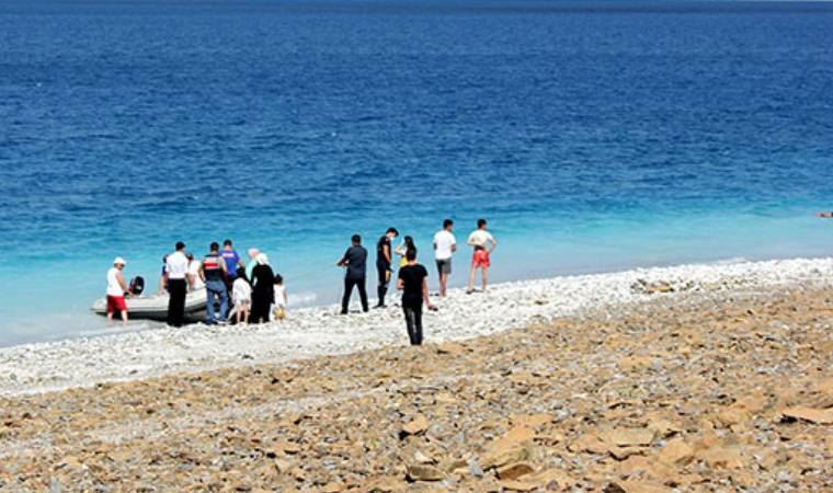 Salda Gölü’ne giren çocuk boğularak hayatını kaybetti