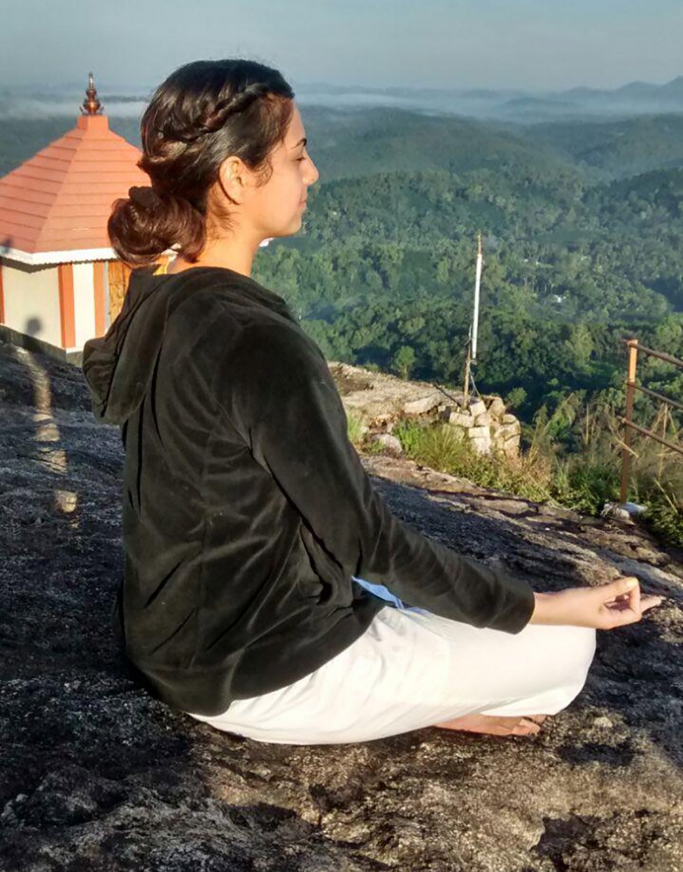 Tutkulu bir yoga öğretmeniydi... Yoga okulunu araştırdı; ortaya ‘baskı ve tecavüz’ çıktı
