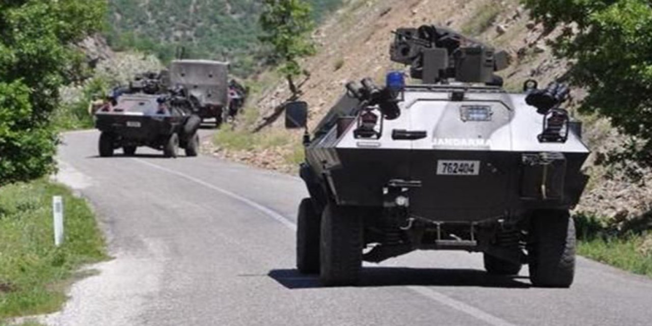 Siirt'te askeri aracın geçişi sırasında patlama!