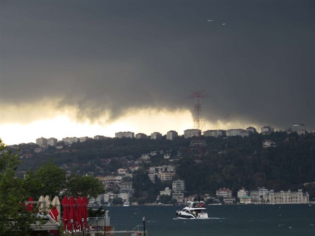 Meteoroloji İstanbul'u uyardı! Süper hücre yağışları ne anlama geliyor?