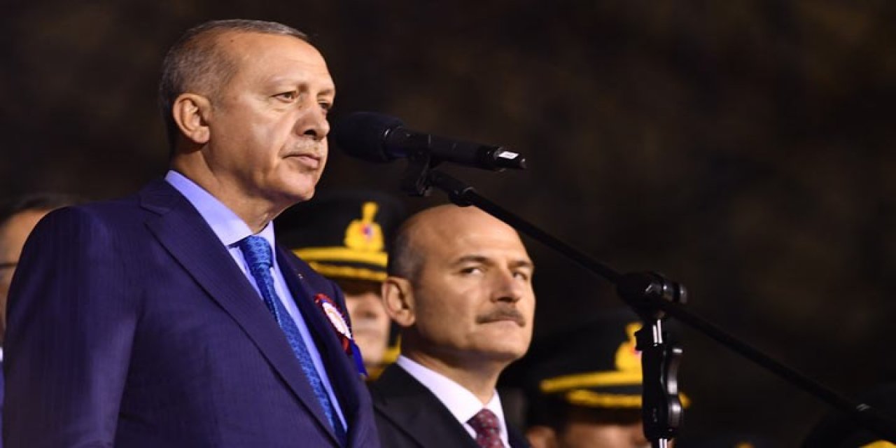 "Erdoğan, Binali Yıldırım aracılığıyla Süleyman Soylu'ya iki kez "istifa etsin" mesajı göndermiş" Ahmet Takan bombaları peş peşe sıraladı... İşte kulislerde konuşulan iddialar...