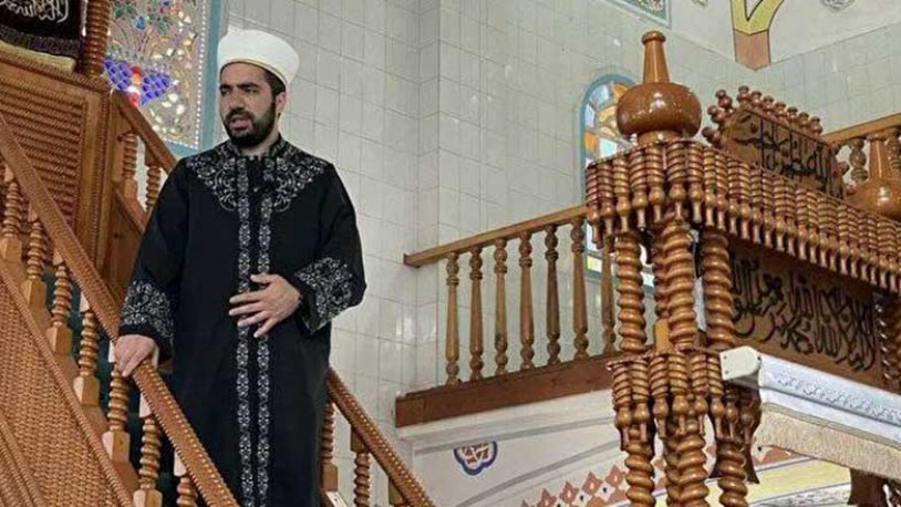 Hem imam hem de boks eğitmeni! Caminin alt katını boks salonuna çevirdi