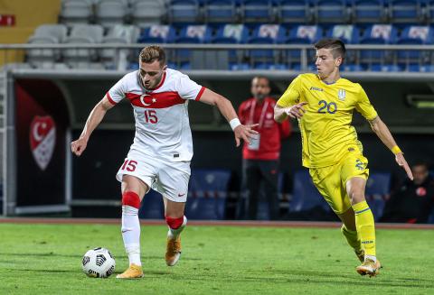 Fatih Terim'e söz vermiş... Fenerbahçe ve Beşiktaş kulüplerinin de peşinde olduğu yıldız Galatasaray'da