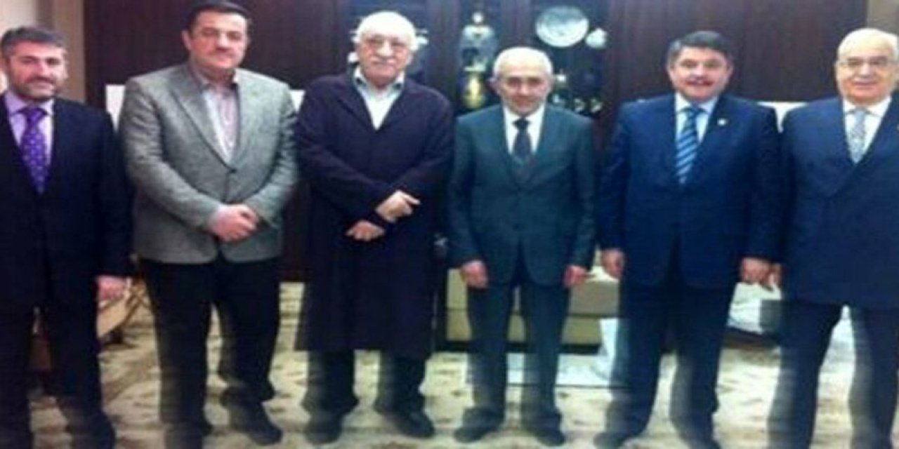FETÖ elebaşı Gülen'le fotoğrafa AKP'li başkandan savunma! "O benim arkadaşım"