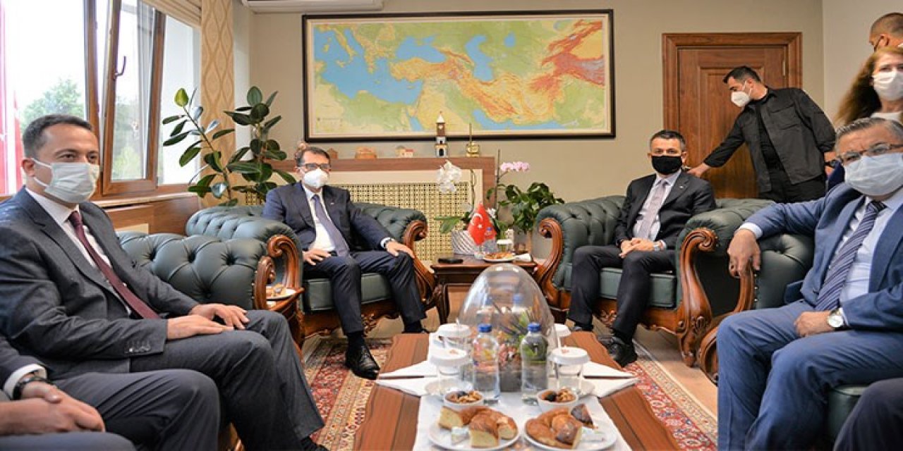 Bakanlar Bilecik’te "yerel yönetimi" eleştirdi; AKP’ye "oy" istedi!