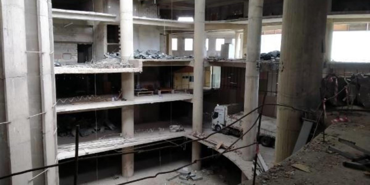 20 yıldır tamamlanamıyordu...  Ankara'daki 35 katlı otel ve AVM alanına Alman bankası resmen el koydu!