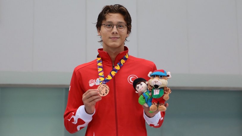 Milli yüzücüden gururlandıran başarı