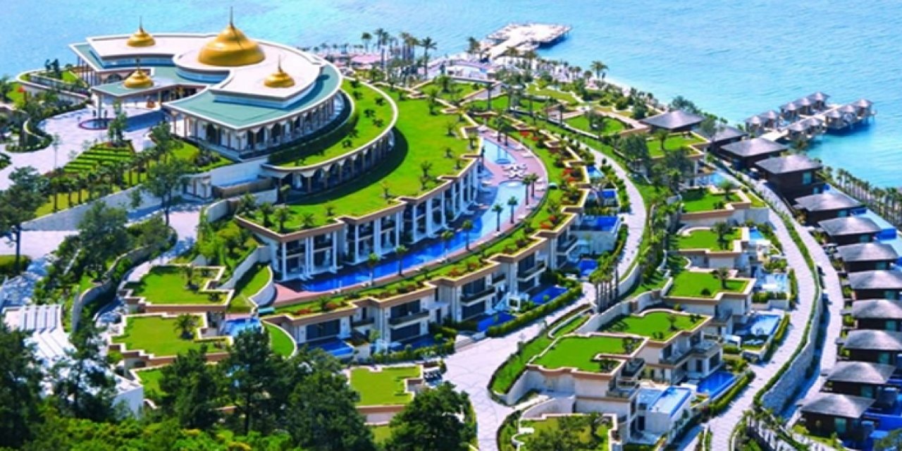 "İhbar belgesi elime ulaştı" dedi ve... Uğur Dündar'dan çarpıcı "Paramount Otel" yazısı! 250 milyon dolarlık çökmeye neden seyirci kalınıyor?