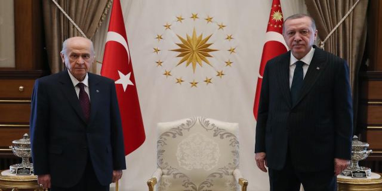 "Saray, MHP ile neden “serin” görüntü vermeye başladı?.." Ahmet Takan Ankara’nın derin kulislerinde konuşulan iddiaları gündeme taşıdı! İşte ayrıntılar...