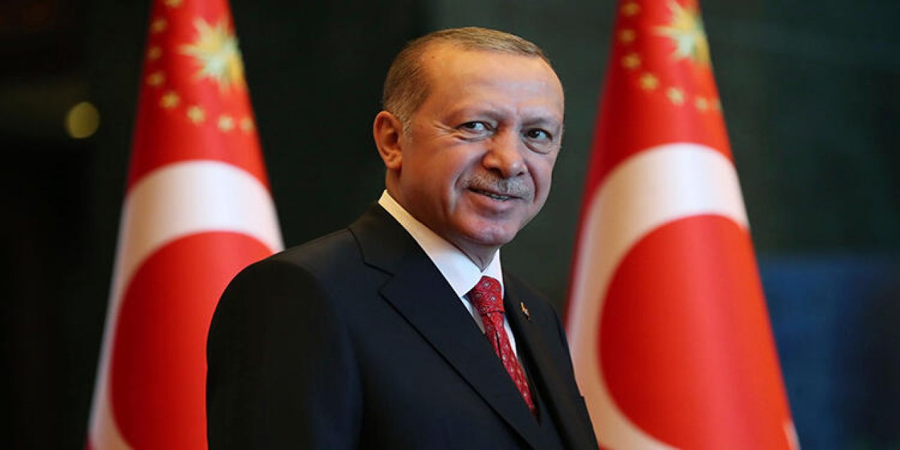 "Ucuz deyip benzini Euro'ya çeviriyorsan bir zahmet asgari ücreti de Euro'ya çevireceksin" Sözcü yazarından Erdoğan'ın benzin ve motorin açıklamasına eleştiri!