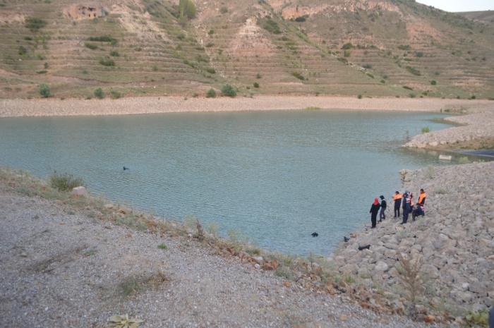 Serinlemek için sulama göletine giren 2 kardeşten acı haber