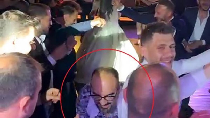Arkadaşının düğününde oynuyordu; birden yere yığıldı! İş insanından acı haber