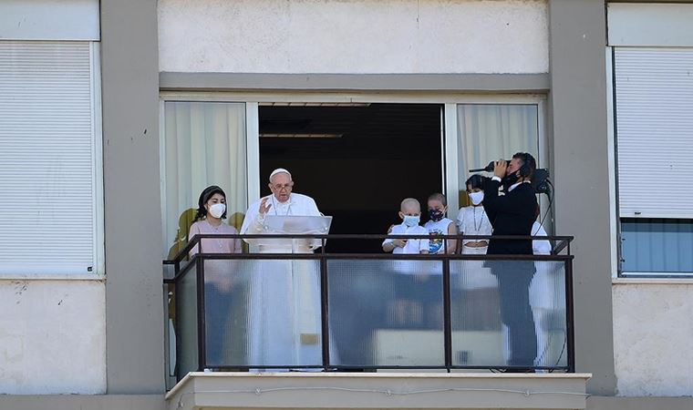 Ameliyat geçiren Papa Francis ilk kez kamera karşısında
