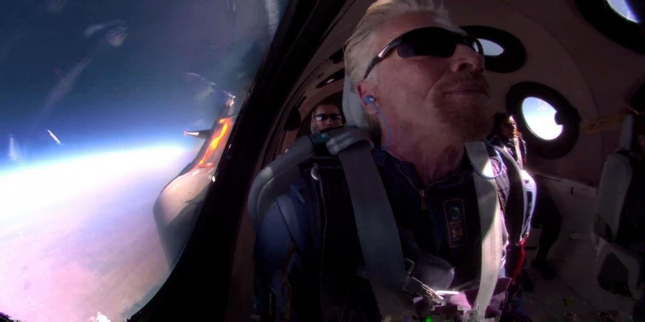 Uzaya giden ilk milyarder oldu! Richard Branson, altı kişilik bir ekip ile uzaya uçtu!