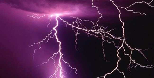 Yıldırım çarpması sonucu 50'den fazla kişi hayatını kaybetti; hayatını kaybedenlerin 16 tanesi bakın ne yapıyordu