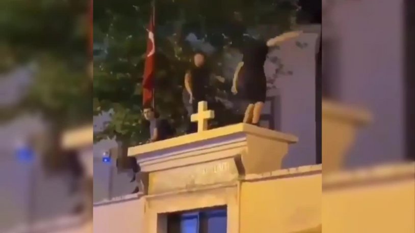 Ermeni Kilisesi'nin duvarında 'oynadıkları' için gözaltına alınmışlardı... 3 kişi  hakkında yeni gelişme