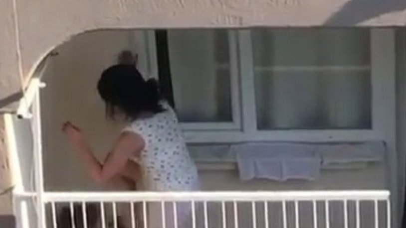Köpeğine balkonda işkence yaptı; ödül gibi ceza aldı