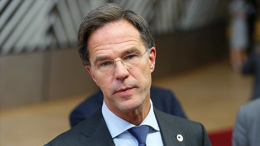 Mark Rutte, erken gevşeme için halktan özür diledi