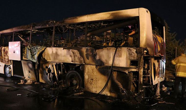 Kahraman şoför, 25 çocuğu yanmaktan son anda kurtardı