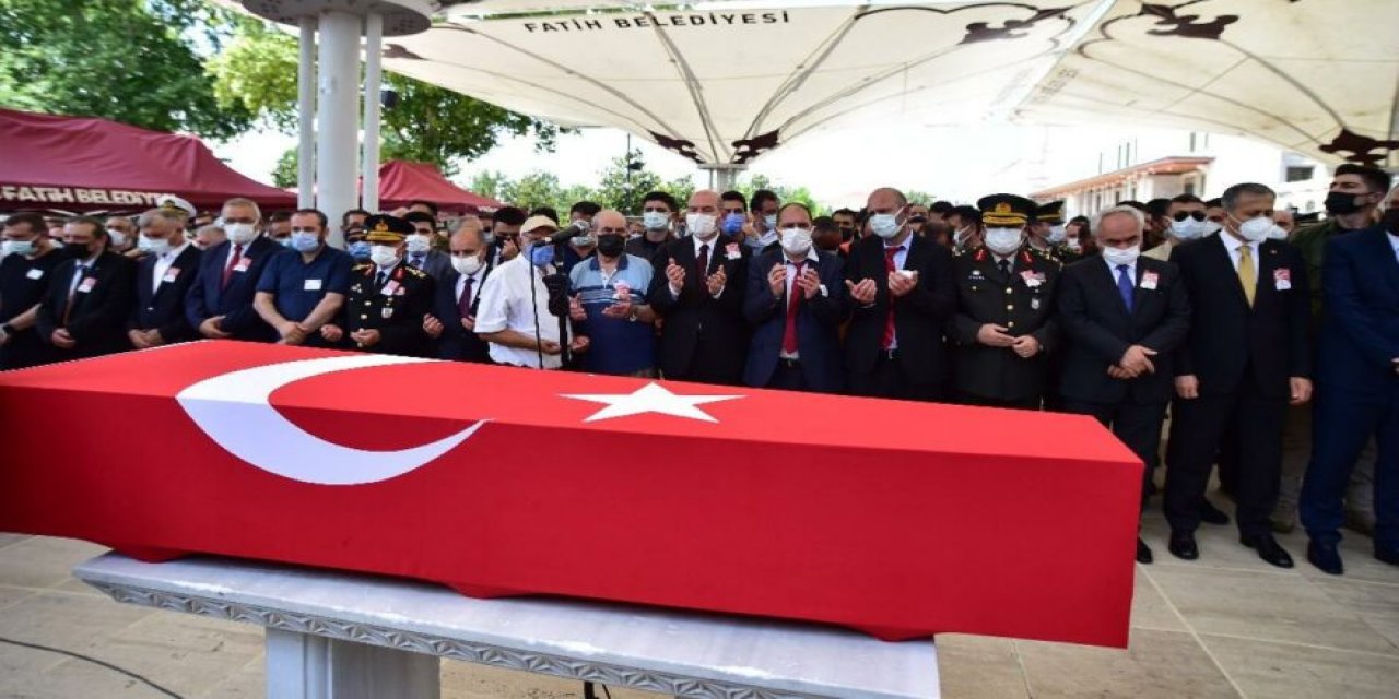 Meslektaşı tarafından görevi başında şehit edilmişti...  Emniyet Müdürü Hasan Cevher’e veda! Soylu tabuta omuz verdi...