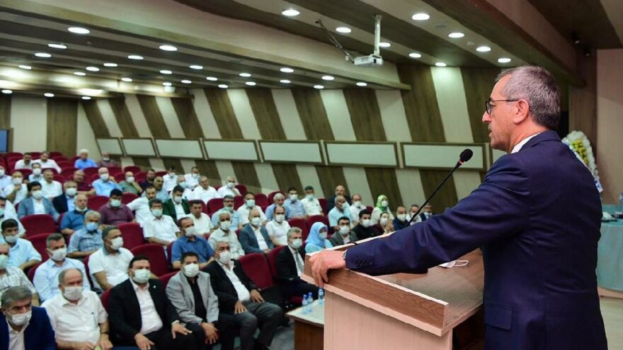 AKP'li başkan muhalif haberler yapan gazeteci var diye salona girmedi!