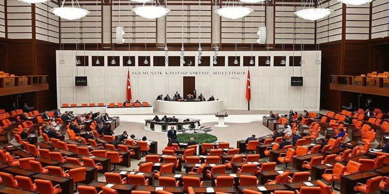 TRT atamaları fitili ateşledi, tansiyon yükseldi! Meclis'te "Öcalan" ve "kayıp silahlar" tartışması! AKP'den tepki çeken savunma: Öcalan TRT'ye çıkmamış, TRT Kurdi'ye çıkmış...